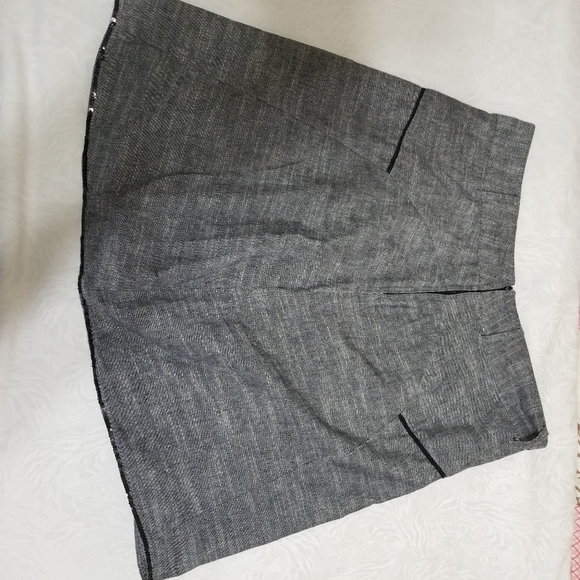 Gray Floral Embroidered Women's Skirt Size 12 - Picture 9 of 9